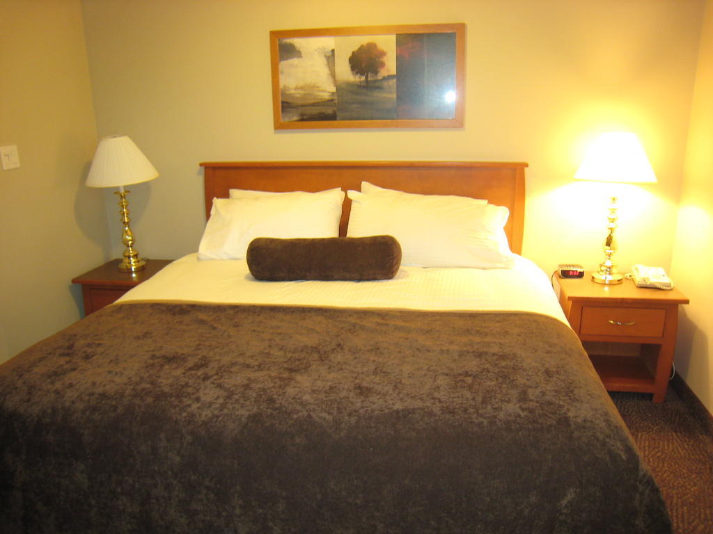 Super 8 By Wyndham Castlegar Bc Hotel Bagian luar foto